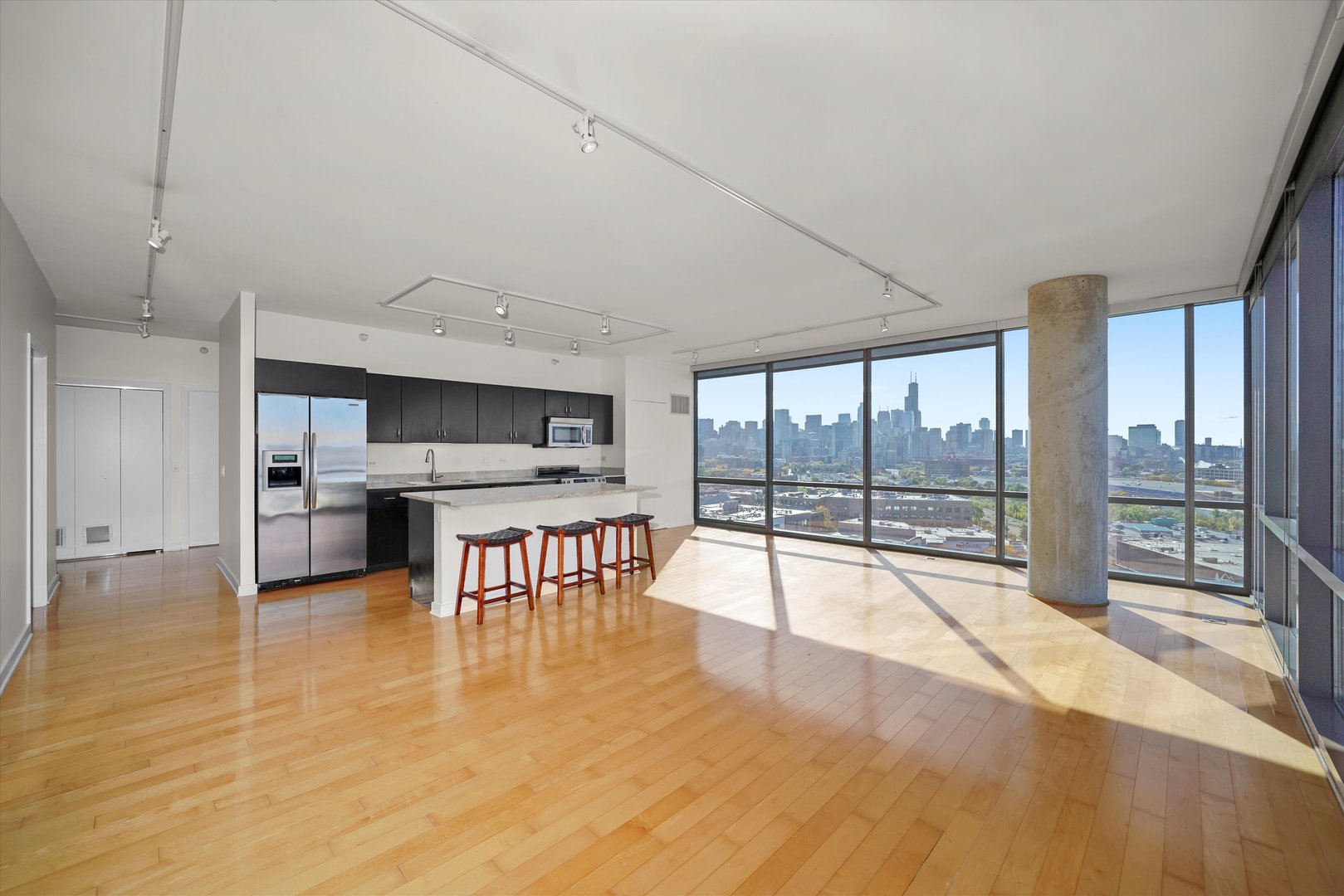 860 W Blackhawk Street 1502