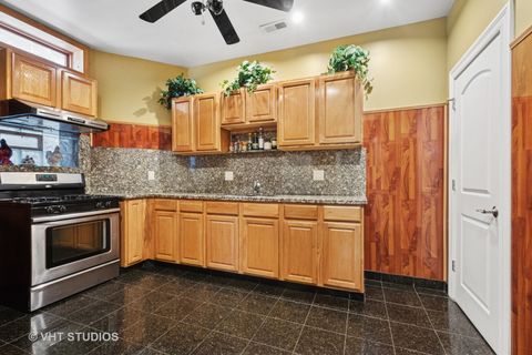 Tiny photo for 4858 W Chase Avenue, Lincolnwood, IL 60712 (MLS # 12468776)