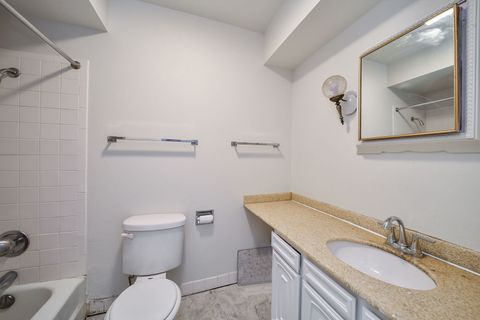Tiny photo for 478 Raintree Court #2B, Glen Ellyn, IL 60137 (MLS # 12508430)