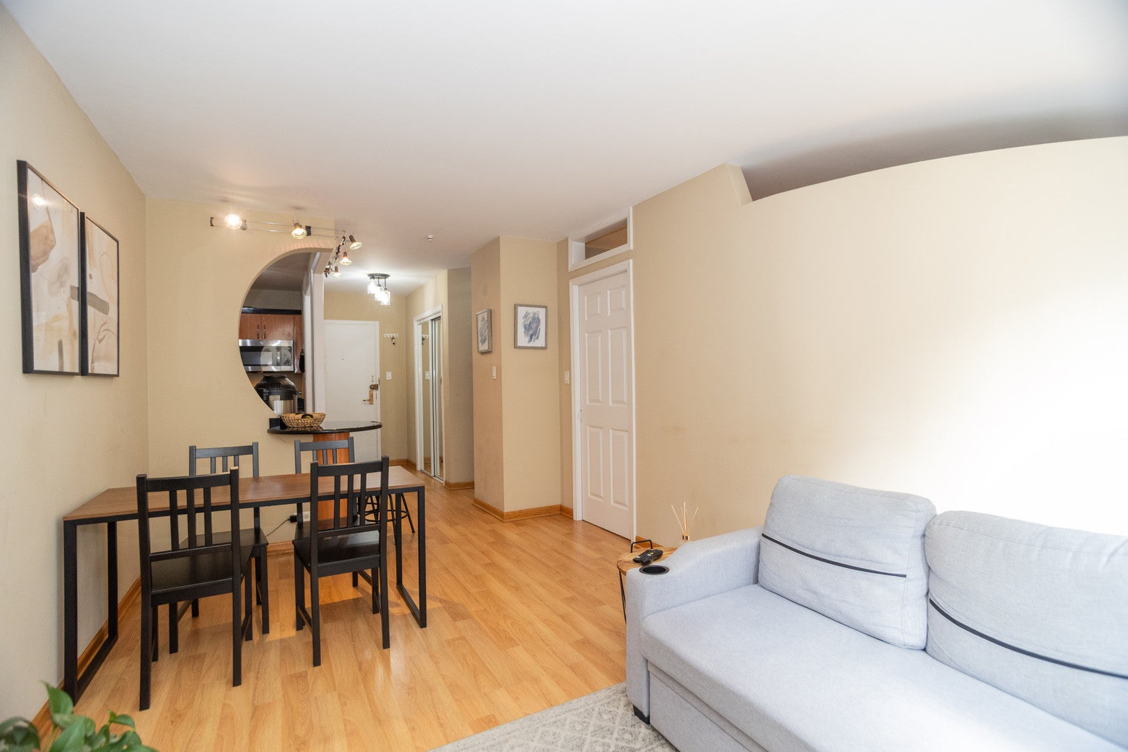 777 N Michigan Avenue 2106