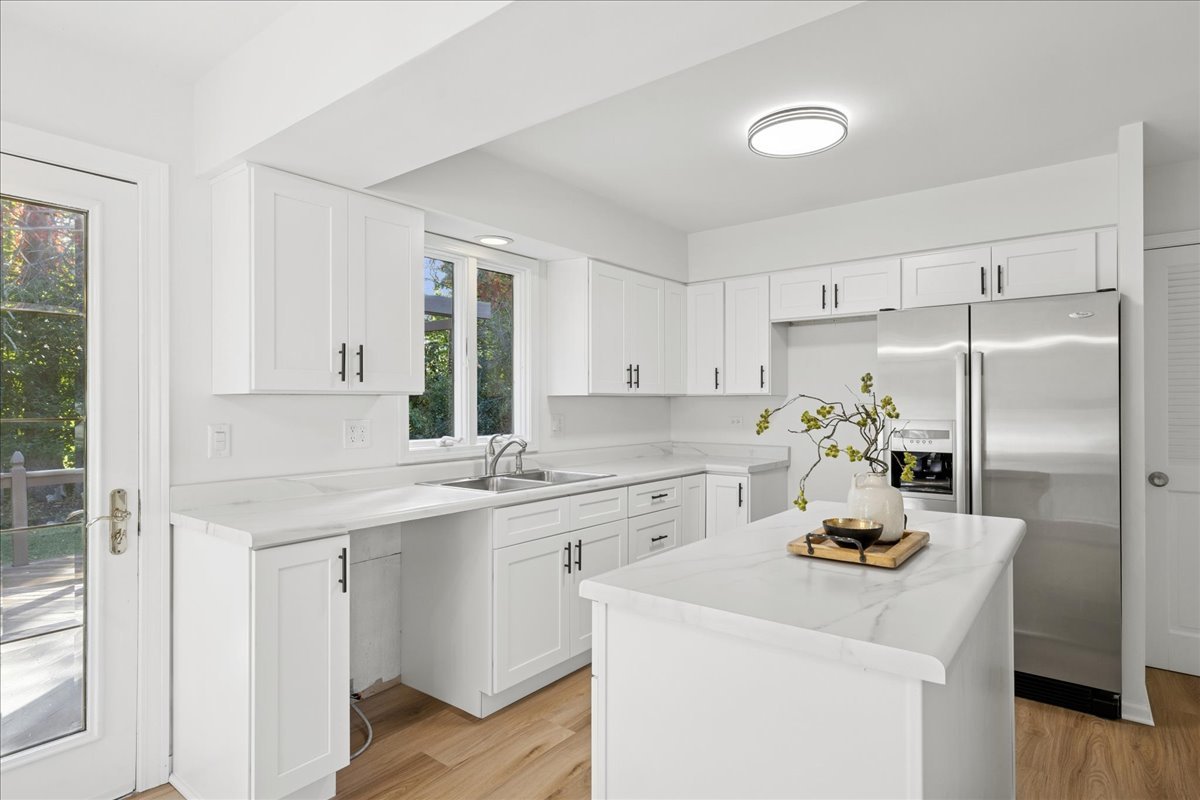 53 N Mclean Boulevard