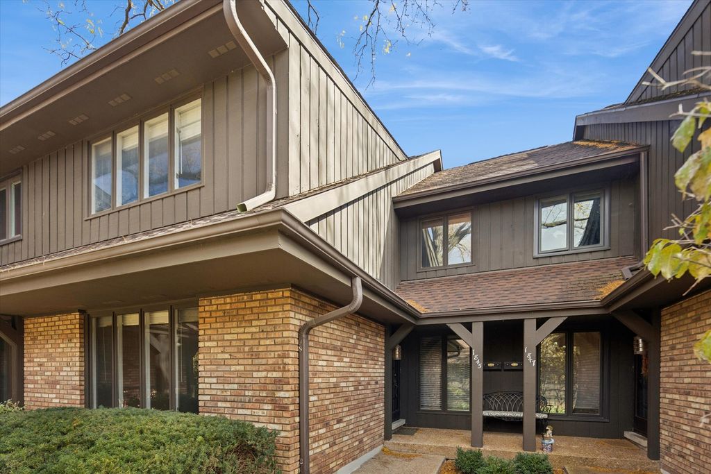 Photo for 1845 Mission Hills Lane, Northbrook, IL 60062 (MLS # 12502292)