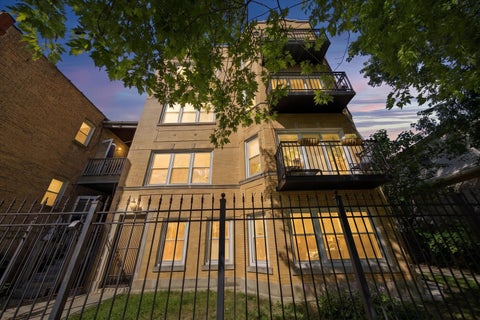 Photo of 4304 N SAINT LOUIS Avenue #1B, Chicago, IL 60618 (MLS # 12760892)