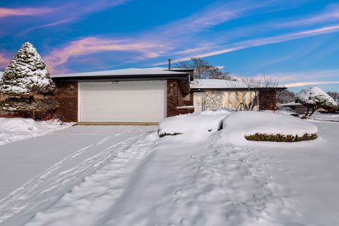 Tiny photo for 8424 Currant Avenue, Tinley Park, IL 60487 (MLS # 12527319)