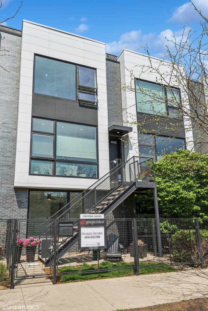 442 W Oak Street