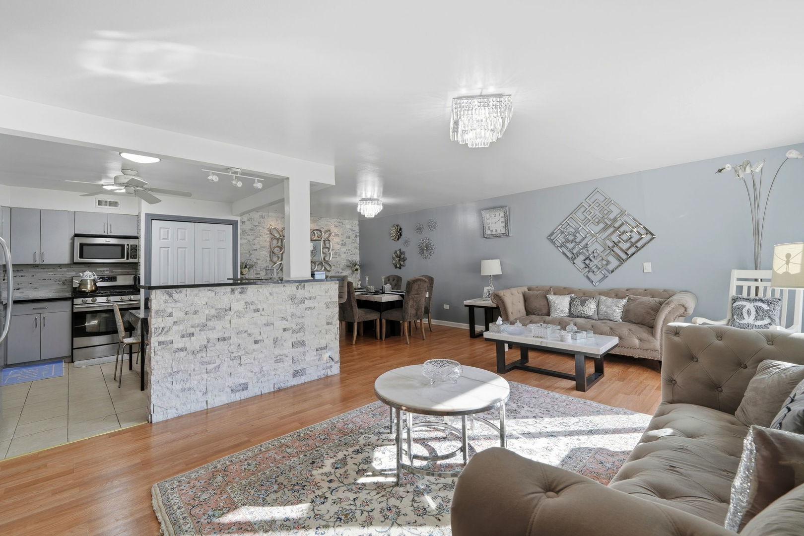 10015 Beverly Drive 205