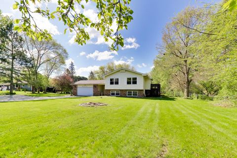 Photo of 9505 Elm Lane, Crystal Lake, IL 60014 (MLS # 12601578)