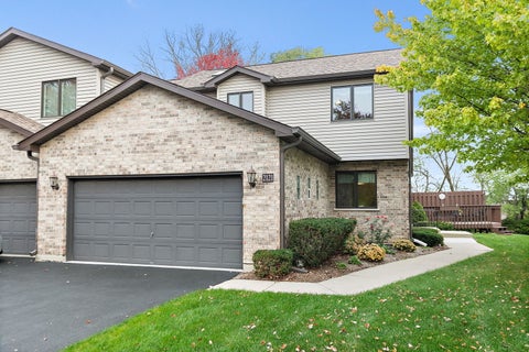 Photo of 2121 N Juniper Lane, Arlington Heights, IL 60004 (MLS # 12776338)