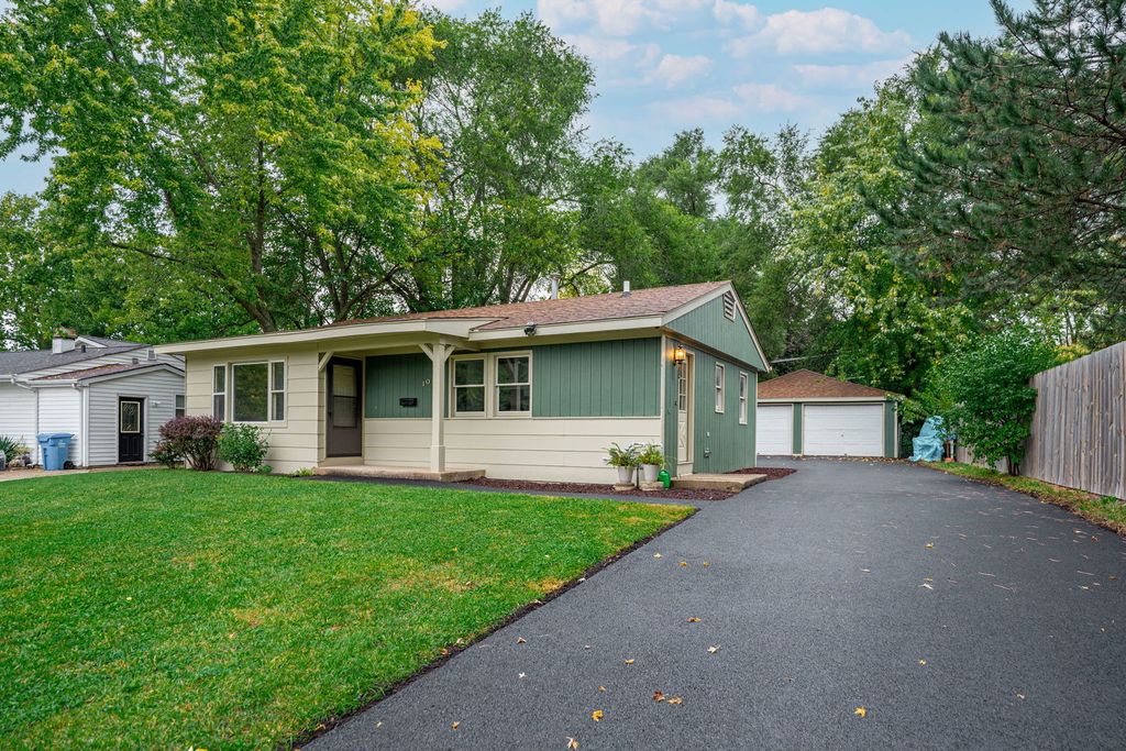 Photo for 103 Hickory Drive, Carpentersville, IL 60110 (MLS # 12488259)