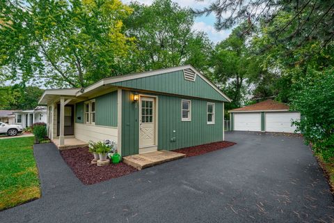 Tiny photo for 103 Hickory Drive, Carpentersville, IL 60110 (MLS # 12488259)