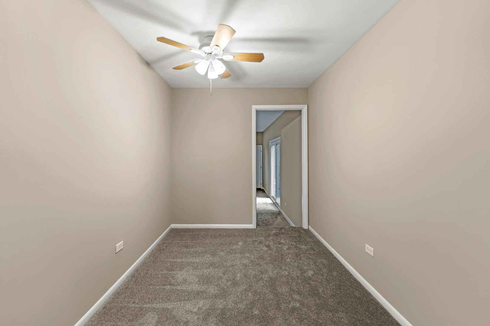 Carpentersville, Illinois 60110, United States, 3 Bedrooms Bedrooms, ,2 BathroomsBathrooms,Residential,Active,228753