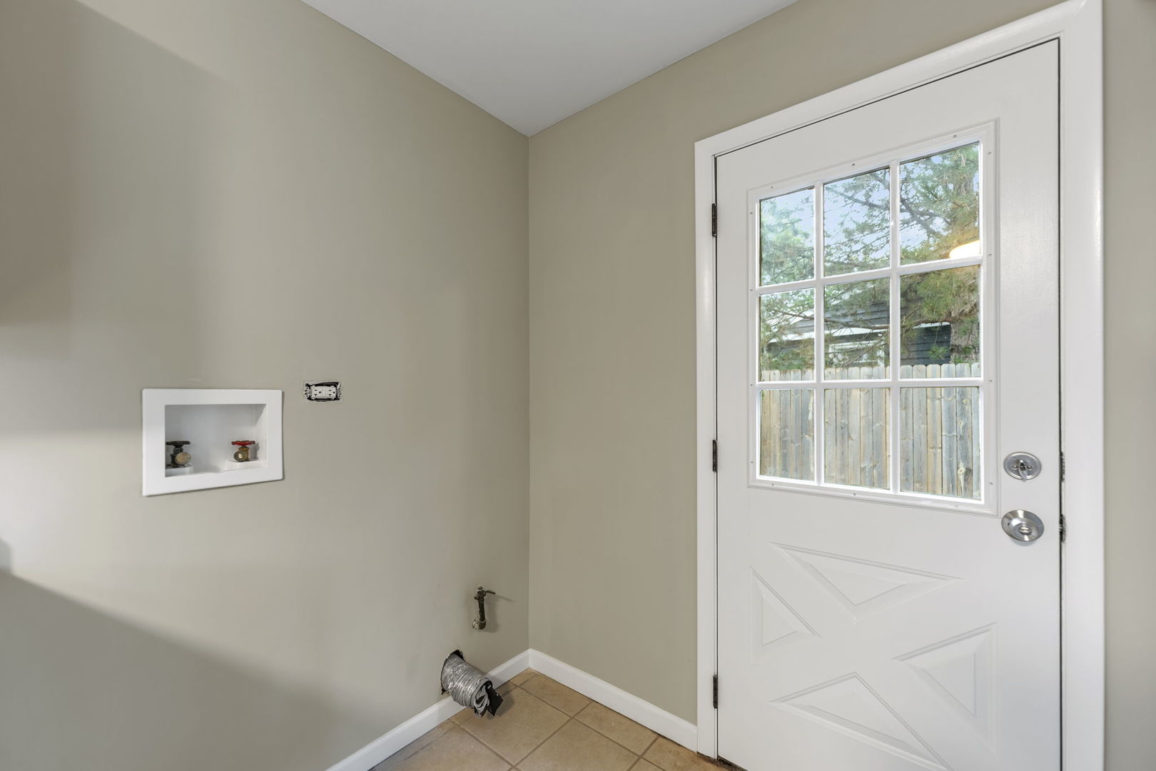 Carpentersville, Illinois 60110, United States, 3 Bedrooms Bedrooms, ,2 BathroomsBathrooms,Residential,Active,228753