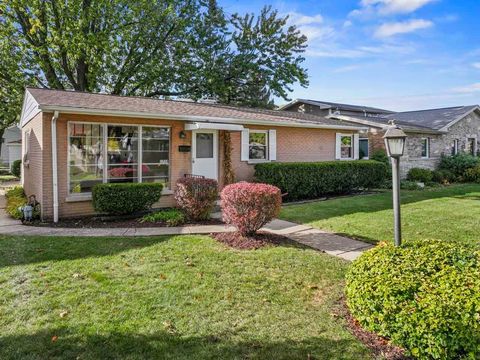 Photo of 1724 Illinois Street, Des Plaines, IL 60018 (MLS # 12374453) Photo of 1724 Illinois Street, Des Plaines, IL 60018 (MLS # 12374453)