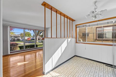 Tiny photo for 1724 Illinois Street, Des Plaines, IL 60018 (MLS # 12374453)