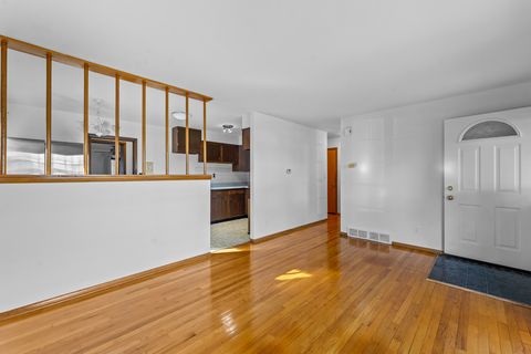 Tiny photo for 1724 Illinois Street, Des Plaines, IL 60018 (MLS # 12374453)