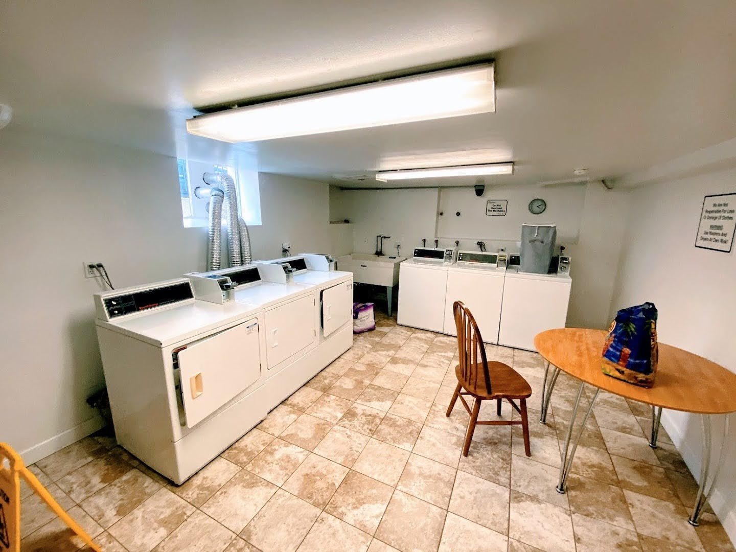 3933 N Clarendon Avenue 502