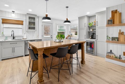 Tiny photo for 327 30th Avenue N, Clinton, IA 52732 (MLS # 12611702)