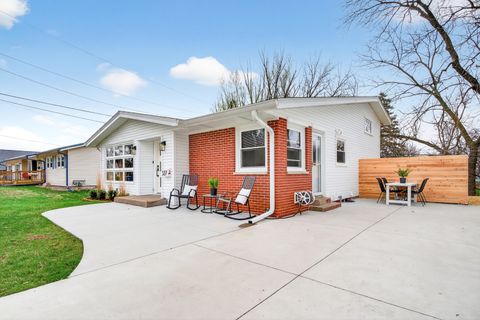 Tiny photo for 327 30th Avenue N, Clinton, IA 52732 (MLS # 12611702)