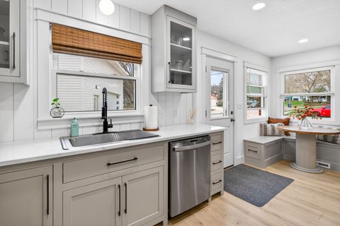 Tiny photo for 327 30th Avenue N, Clinton, IA 52732 (MLS # 12611702)