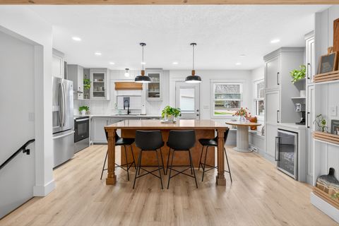 Tiny photo for 327 30th Avenue N, Clinton, IA 52732 (MLS # 12611702)