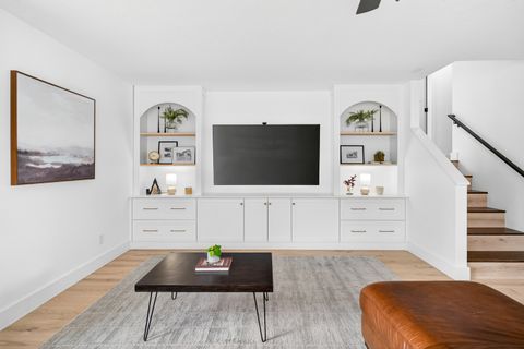 Tiny photo for 327 30th Avenue N, Clinton, IA 52732 (MLS # 12611702)