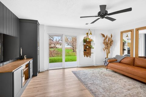 Tiny photo for 327 30th Avenue N, Clinton, IA 52732 (MLS # 12611702)