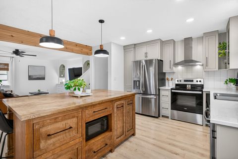 Tiny photo for 327 30th Avenue N, Clinton, IA 52732 (MLS # 12611702)