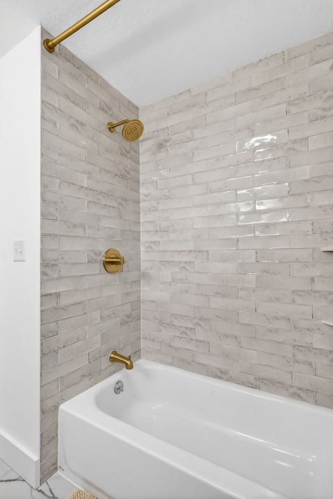 Tiny photo for 327 30th Avenue N, Clinton, IA 52732 (MLS # 12611702)