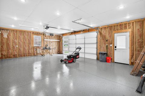 Tiny photo for 327 30th Avenue N, Clinton, IA 52732 (MLS # 12611702)