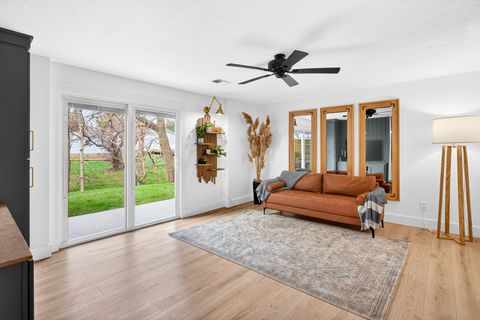 Tiny photo for 327 30th Avenue N, Clinton, IA 52732 (MLS # 12611702)