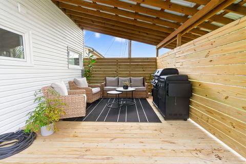 Tiny photo for 327 30th Avenue N, Clinton, IA 52732 (MLS # 12611702)