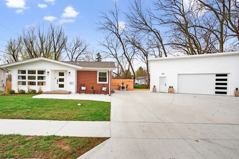 Photo of 327 30th Avenue N, Clinton, IA 52732 (MLS # 12611702)