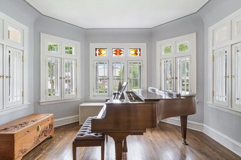 Tiny photo for 718 S WASHINGTON Avenue, Park Ridge, IL 60068 (MLS # 12525100)