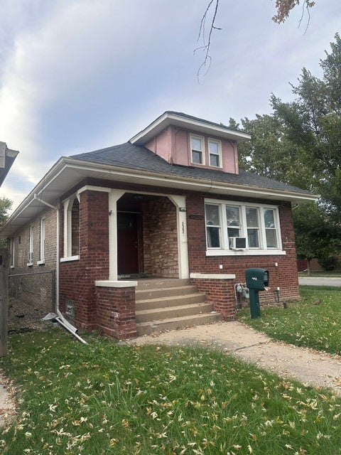Tiny photo for 2502 Orchard Street, Blue Island, IL 60401 (MLS # 12785766)