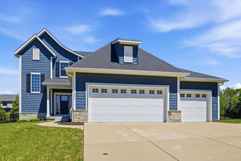 Photo of 6900 GROVER Station, Bettendorf, IA 52722 (MLS # 12606912)