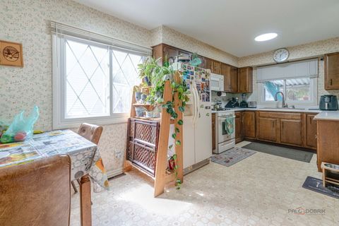 Tiny photo for 1009 HAMPTON Court, McHenry, IL 60050 (MLS # 12609428)