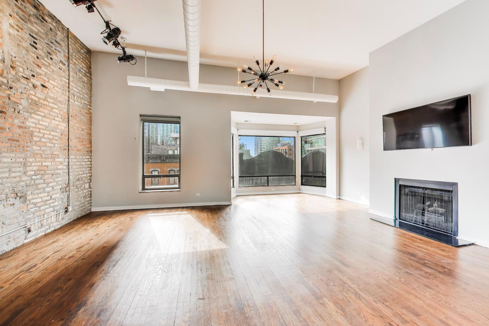 503 N Wells Street 3
