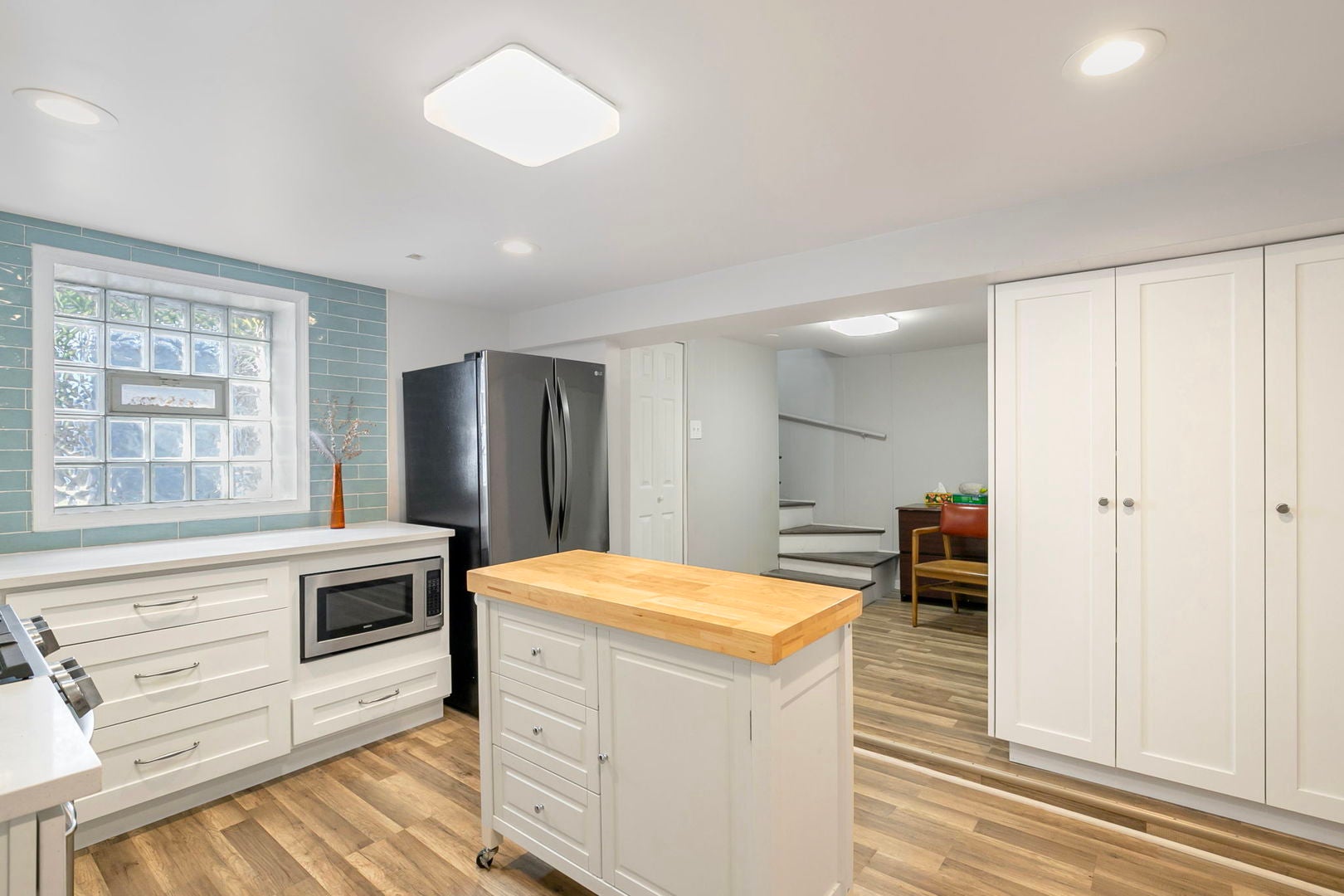 941 W 32nd Street