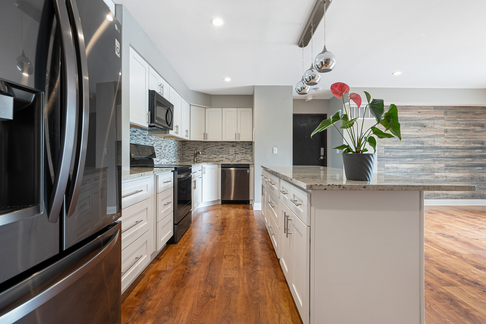 810 N River Road 3A