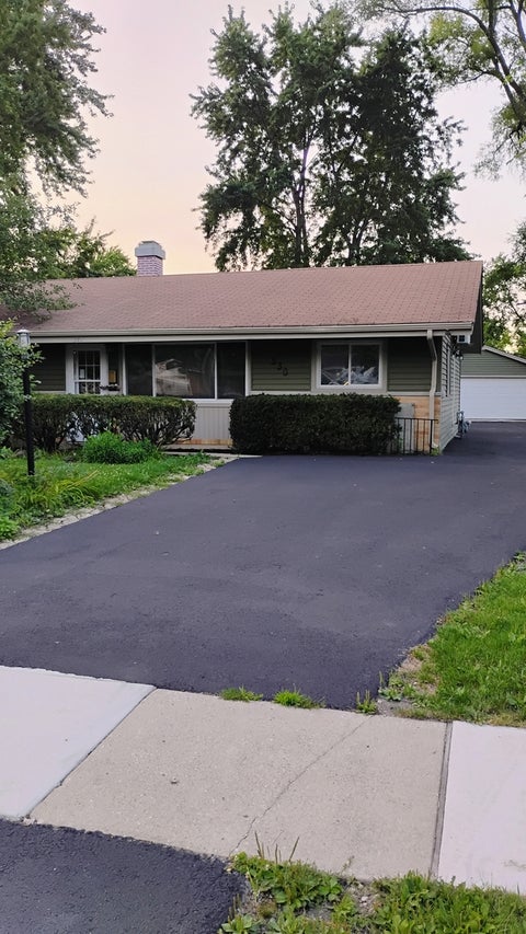 Tiny photo for 530 Maywood Lane, Hoffman Estates, IL 60169 (MLS # 12709055)
