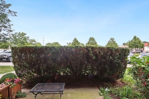 Tiny photo for 586 Fairway View Drive #1A, Wheeling, IL 60090 (MLS # 12516885)