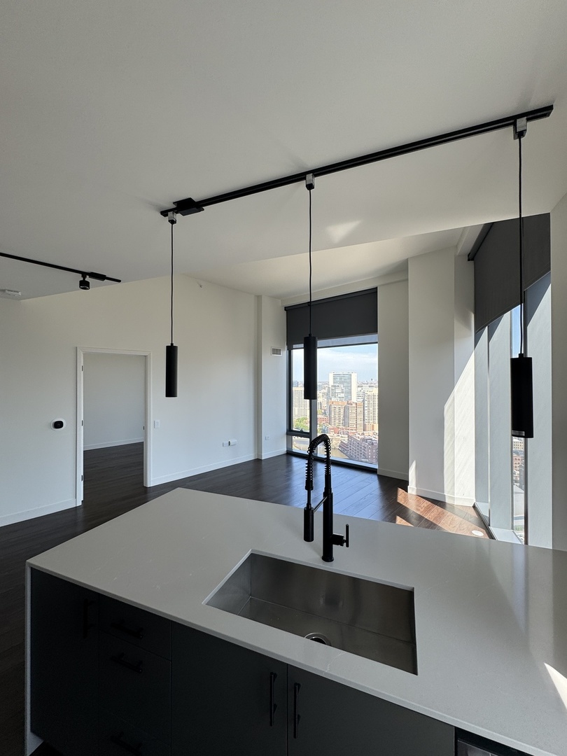 350 N Canal Street 3304