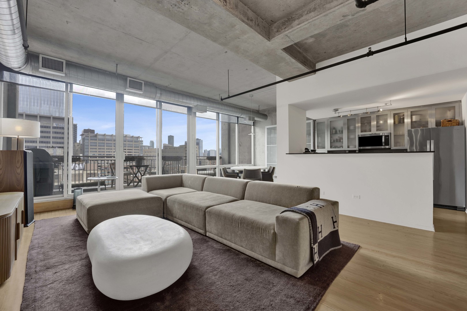 700 W Van Buren Street PH3