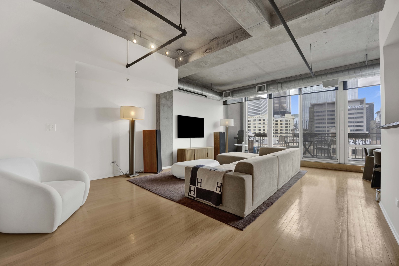 700 W Van Buren Street PH3