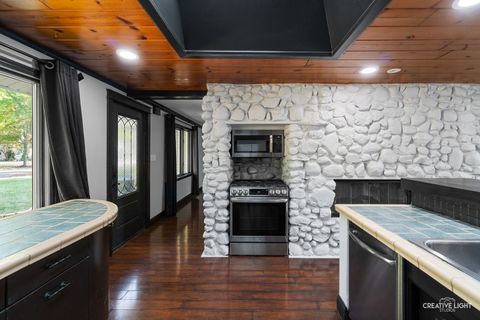 Tiny photo for 911 S 7th Street, St. Charles, IL 60174 (MLS # 12479612)