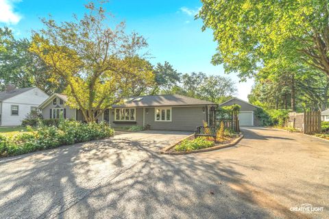 Tiny photo for 911 S 7th Street, St. Charles, IL 60174 (MLS # 12479612)