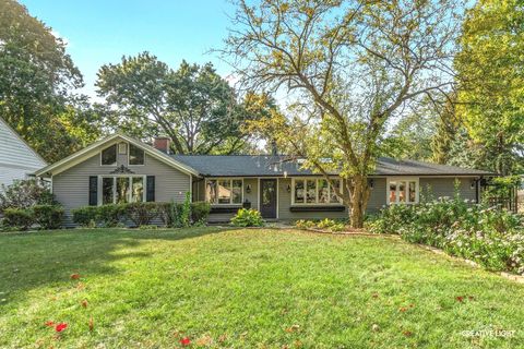 Photo of 911 S 7th Street, St. Charles, IL 60174 (MLS # 12479612)