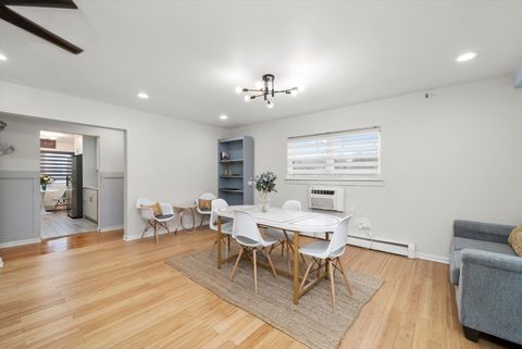 Tiny photo for 415 S Maple Avenue #202, Oak Park, IL 60302 (MLS # 12524954)