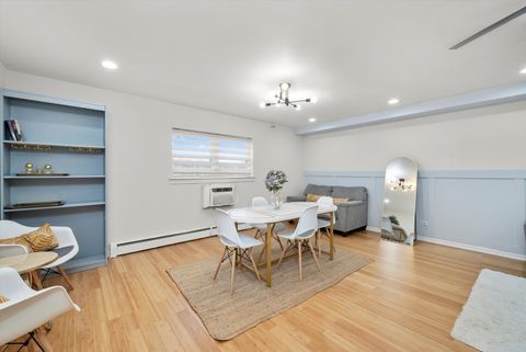 Tiny photo for 415 S Maple Avenue #202, Oak Park, IL 60302 (MLS # 12524954)