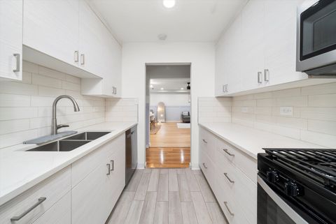 Tiny photo for 415 S Maple Avenue #202, Oak Park, IL 60302 (MLS # 12524954)